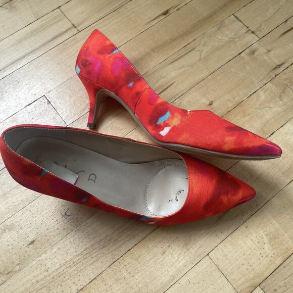 UNISA ‘Calley2’ Pointed‎ Toe red abstract Womens kitten heels Size 8 M - Picture 9 of 9